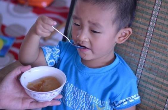 超级宝妈|比“地沟油”更脏的食品，被称“幼儿凶手”，你还当营养品给娃喝