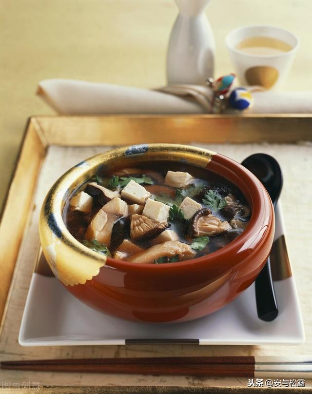 鲜虾豆腐菌菇汤，营养美味口感超赞，低卡低脂吃不胖的家常美食