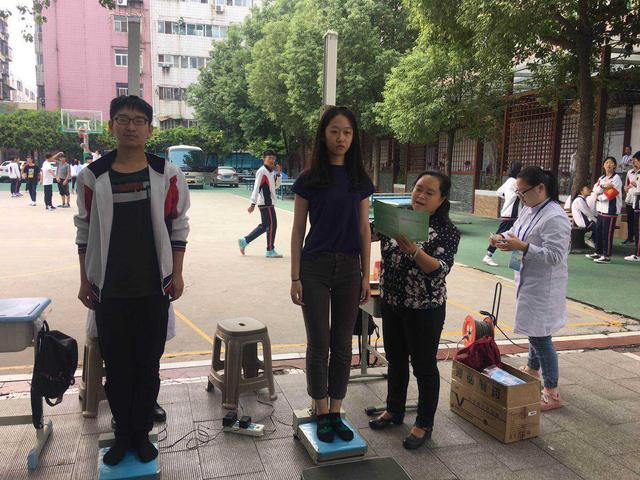 超级宝妈▲中国人的平均身高是多少?你拖全国的后腿了么?