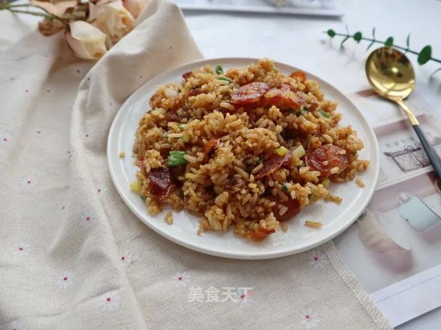 这样做出来的炒饭，简直不要太好吃！色香味俱全，好吃到舔盘