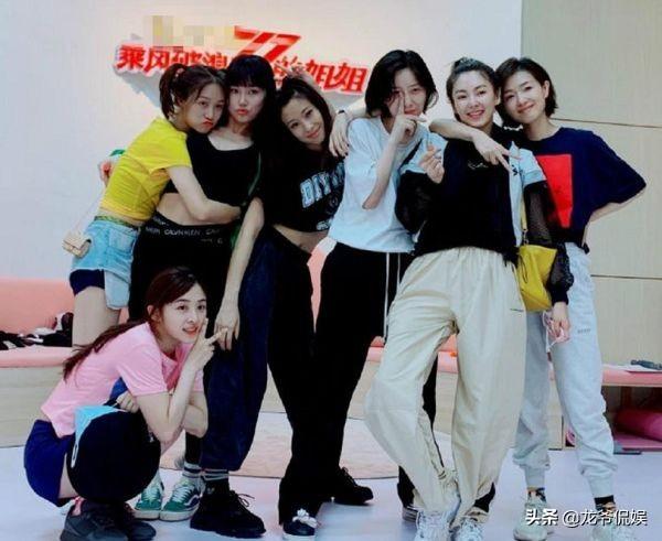 资讯早知道|《乘风破浪的姐姐》集体拍合照，许飞站位引热议，娱乐圈过于现实