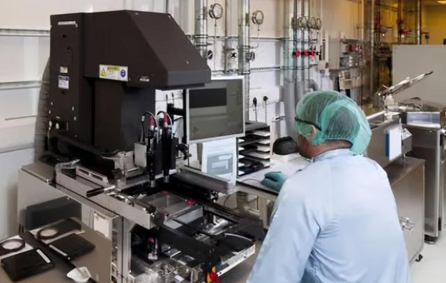 EUV光刻机取得突破！华为迎来重大喜讯，接下来就看三星了