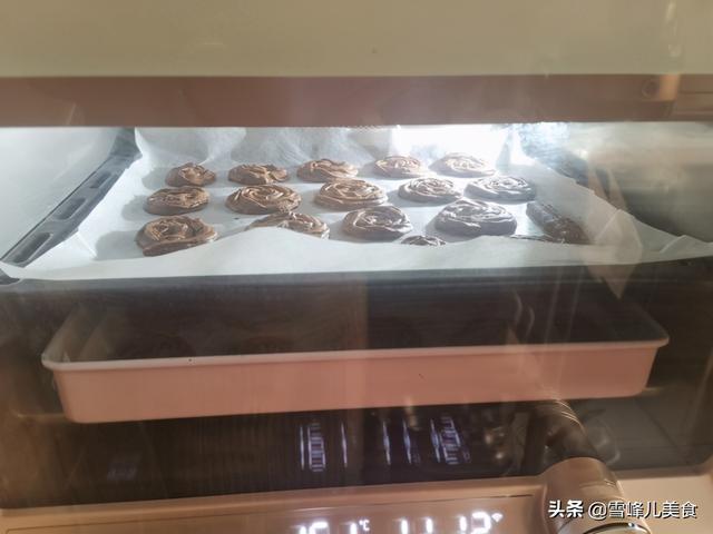 火遍全网的小零食，不揉面不发面酥脆喷香特好吃，做法真简单