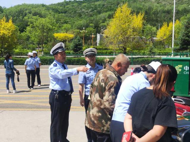 黄河新闻网吕梁频道交口县干部群众齐上阵 整治“十乱”