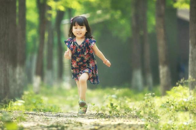 「天使宝贝」家长对孩子的“抚摸”会影响智力,三摸五不摸,这几个位置要记住