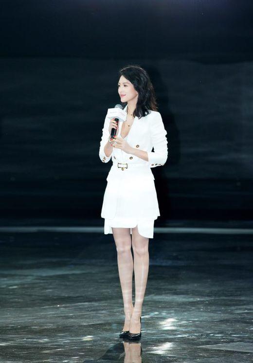 流年絮语|国际范十足的章子怡，穿衣搭配引领时尚，修长腿型怎么穿都好看