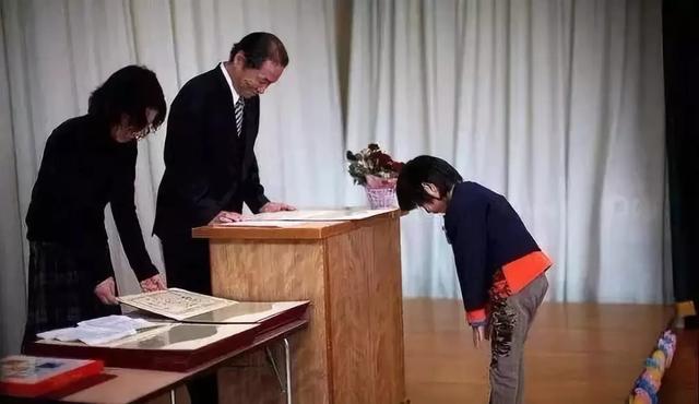 你的育儿经：各国父母花式“揍娃法”，有种很残忍，孩子心理创伤半辈子难抹去