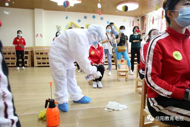 「超级宝妈」迎接“萌兽”回归 信阳市百花幼儿园举行开学疫情防控应急演练