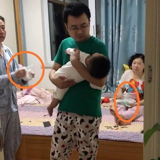 [你的育儿经]全家总动员哄娃入睡，引发网友异议：多数的毛病都这么被惯出来的