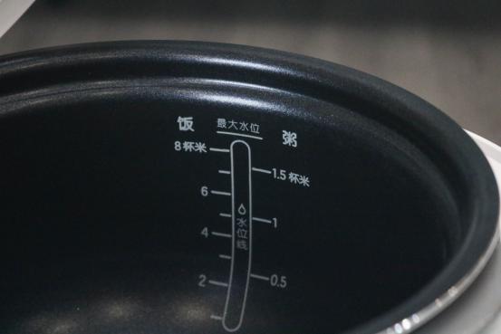 是电饭煲又是压力锅，臻米FY1技多不压身，让我爱上烹饪的感觉
