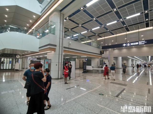 乘地铁 逛青岛胶东国际机场