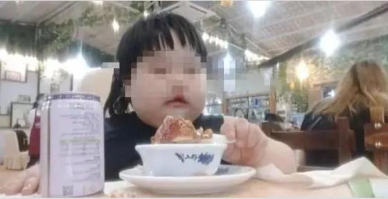 于情|儿童网红成了家长摇钱树?“啃小”就是“坑小”