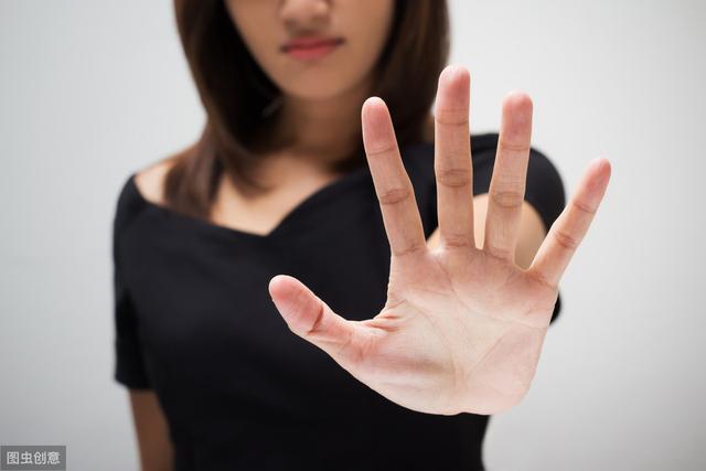 超级宝妈|孩子常被欺负,却不敢还手强行忍耐?分两种情况试试三种方法
