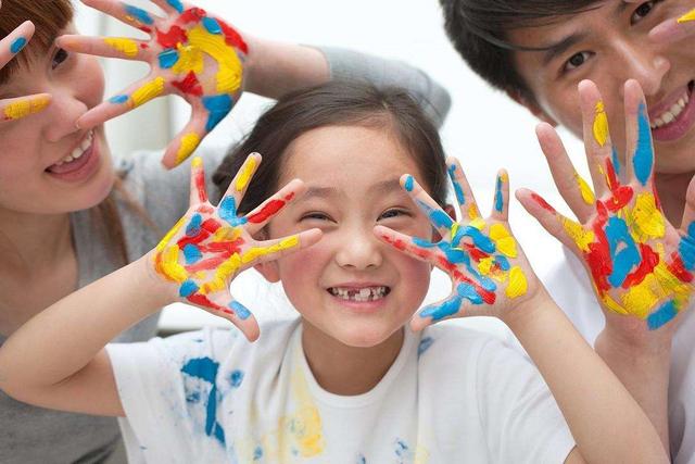 超级宝妈|孩子“调皮捣蛋”很头疼？5个特点代表孩子聪明，家长别不当回事