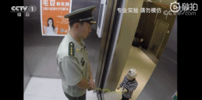 你的育儿经|危险！2岁女孩因它被悬空挂在电梯门上！快收下这份乘梯安全指南@所有家长