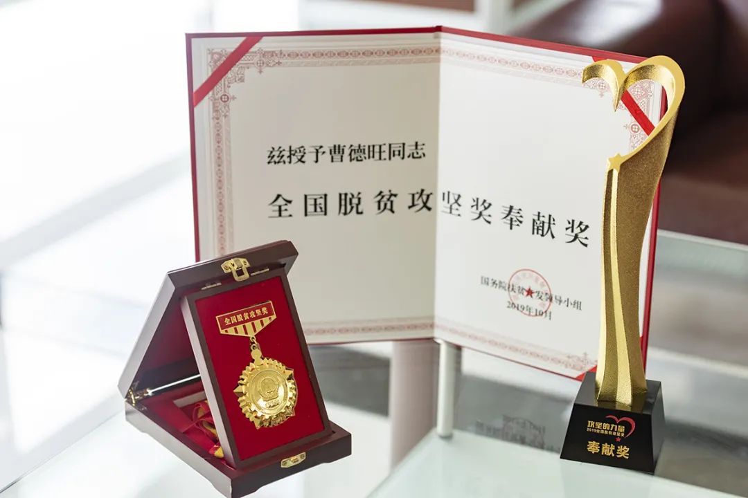 暖先生格调■疫情捐1.5亿，警告儿女不退美国籍不得继承百亿遗产：“中国首善”这样教孩子，佩服！