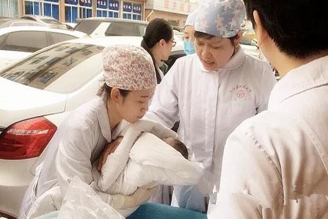 你的育儿经|产妇刚躺上产床不到5分钟，孩子就“光速”出生，医生：不是好事
