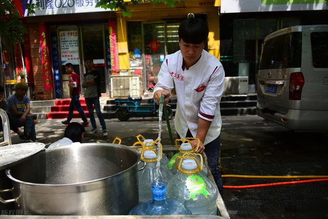 自来水、白开水、瓶装水，怎么喝才最健康？