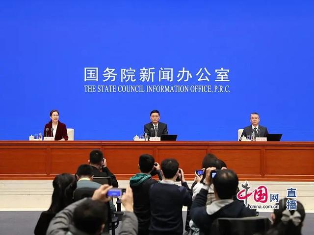 产业|稀土只卖出“土”的价格、加快6G布局……工信部回应这些热点