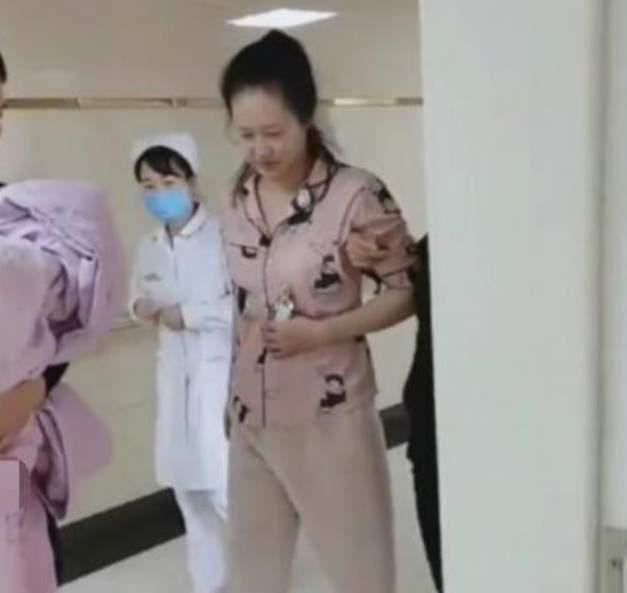 #你的育儿经#“霸气产妇”走红,生完孩子自己走回病床,网友:凯旋归来的勇士