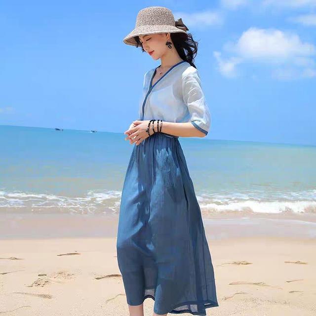 普拉达女王六一带娃出游，建议选一件文艺风的“苎麻裙”，优雅复古又减龄