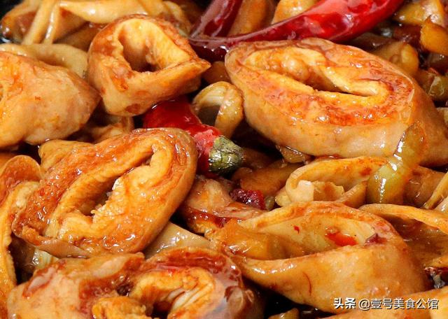 在家教你做好吃的爆炒肥肠，软嫩美味，鲜香营养，解馋的居家美食