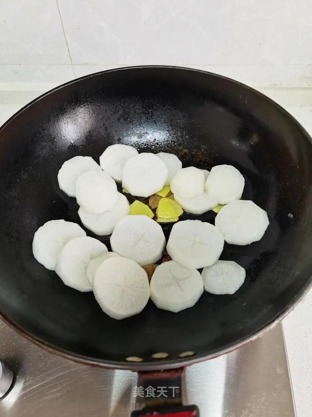 浇汁萝卜：冬日萝卜赛人参，软糯鲜香，比肉都好吃