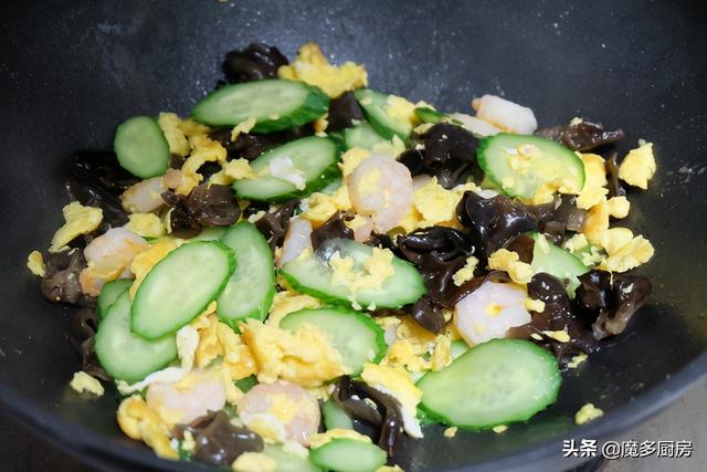 它们一起炒，简单营养好，口感清爽低脂健康，比肉还香