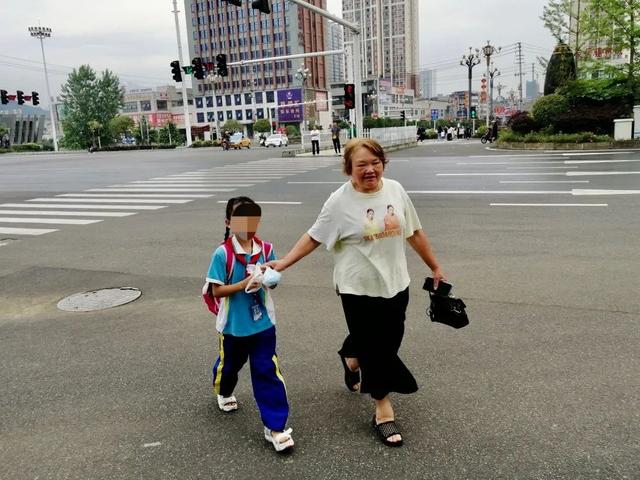 亲亲一家人|【曝光台】家长，您好！请不要把您的不文明行为传染给孩子