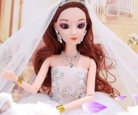 「你的育儿经」花1000给女儿买玩具，但女儿却经常被吓哭，网友：这种娃娃我也怕