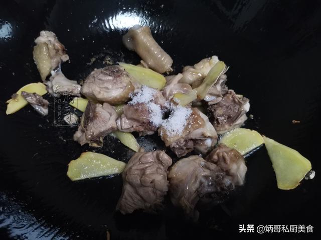 大雪天，东北煮妇炖这汤，酸爽鲜香，一碗下肚全身都暖，比羊汤强