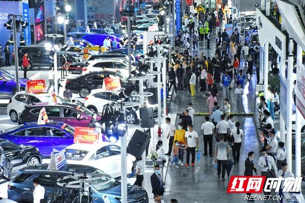 红网■湖南西部汽车展销节怀化开幕!50余家汽车品牌联袂送优惠
