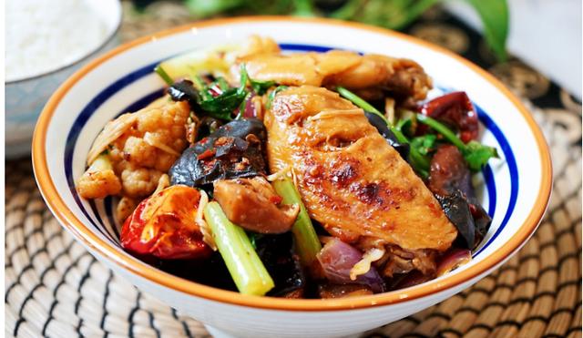 想吃麻辣香锅自己做，20元吃到撑，有荤有素，老公看了流口水