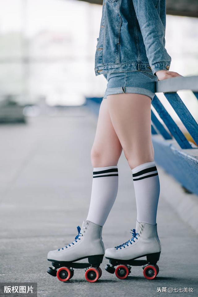 时尚探究社天爱真是拼显腿长三伏天穿冬天靴子！赶快get明星同款短靴搭配