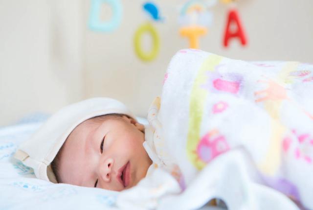 孩子出生为啥护士要报“几斤几两”？斤数里藏着健康信号，要重视