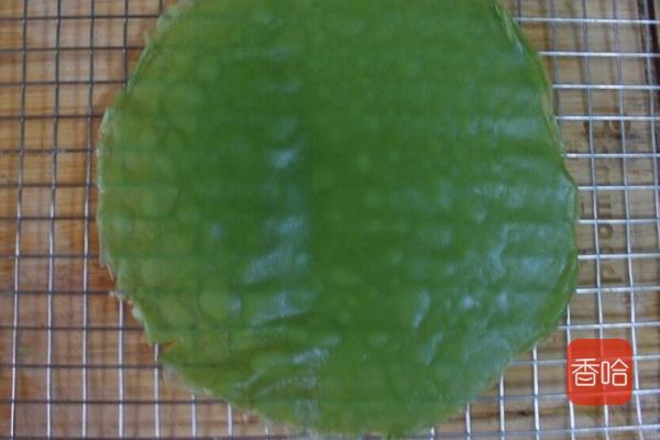 少女心系列！好吃到流泪的抹茶草莓千层蛋糕，免烤箱零失败