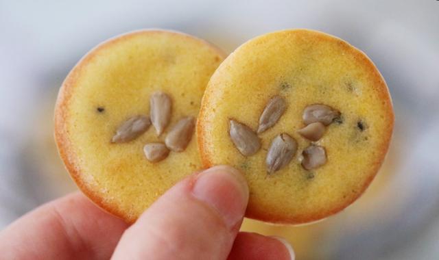 想吃薄脆的饼干不用去面包店买了，自己在家做，简单方便