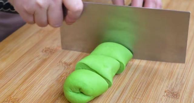 孩子不爱吃蔬菜，幺妹这样做，酥脆柔软又多层，挑食的孩子也爱吃