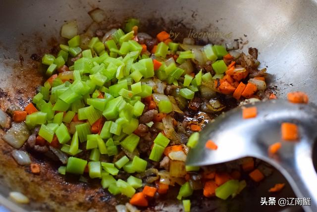 「超级宝妈」孩子最爱的早餐，有菜有肉还有奶，能量充足身体棒，我很乐意做