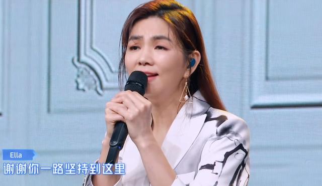 青你2合作舞台Ella感动全场，蔡徐坤汪苏泷圈粉，Jony J像个观众|资讯早知道