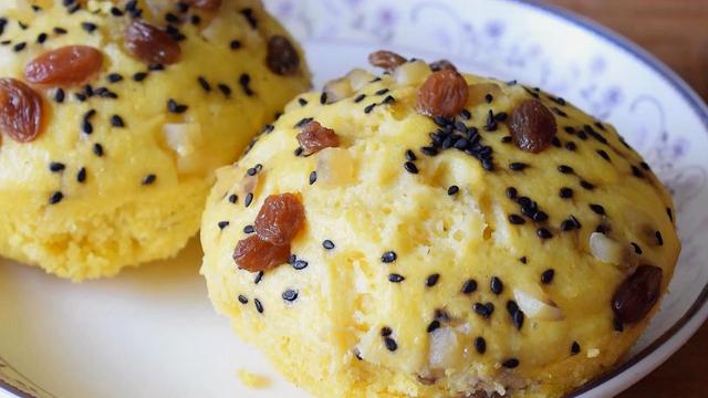 玉米面新吃法，加3个鸡蛋，筷子一搅，手不沾面，出锅就抢光