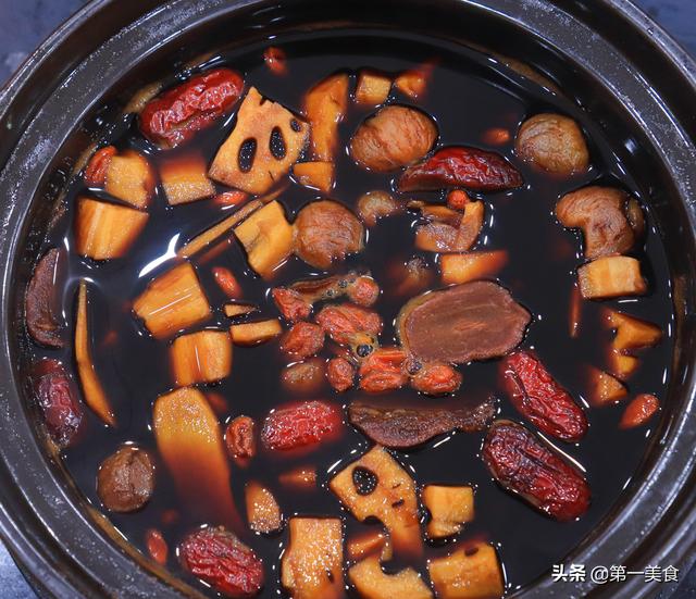 无肉无油煲好汤！滋补润燥的红枣莲藕汤，选对红枣有技巧