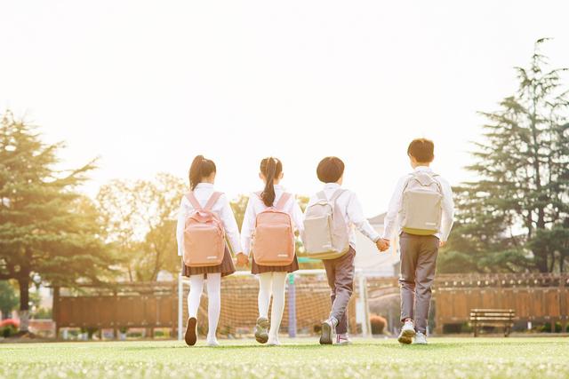 「你的育儿经」孩子喝了家中的酒精、消毒液怎么办？家长注意，看护好自家的小神兽们