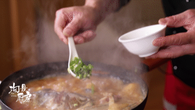 上海独一份的鱼头汤，红亮味醇喝精光