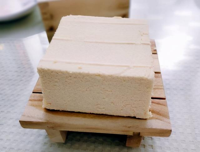 在家自制豆腐，不用内酯不用卤水，豆腐又嫩又白净，零难度零失败