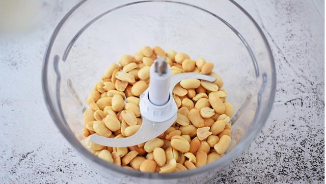 自己做的花生酱吃起来才放心，没有添加剂，用途多多，好吃健康