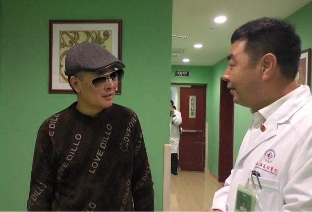 侯立军|高血压患者脑出血后失语又偏瘫 侯立军教授团队机器人手术妙手回春