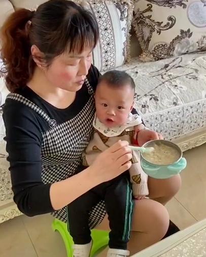 [你的育儿经]如何让宝宝的食物快速降温？可以放在空中“转三圈”