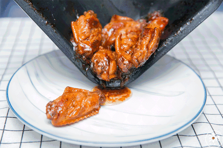 情报站｜鲜香肉嫩的可乐鸡翅出锅啦！自己动手做起来好吃又美味