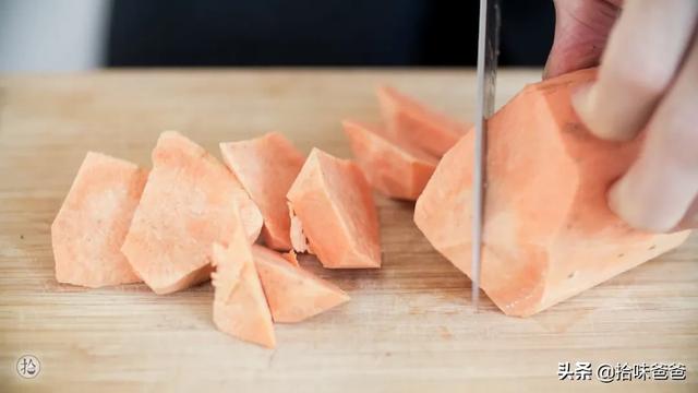超级宝妈：箱一烤，就能品尝到可口的美食啦